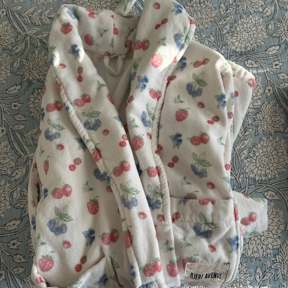 Djerf Avenue White Floral Lounge Robe